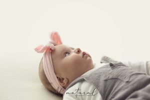sesion-de-fotos-a-bebes-de-3-meses-naturales-en-sevilla-con-al-natural-bonitas