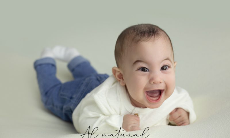 sesion-de-fotos-familiares-en-estudio-al-natural-en-sevilla