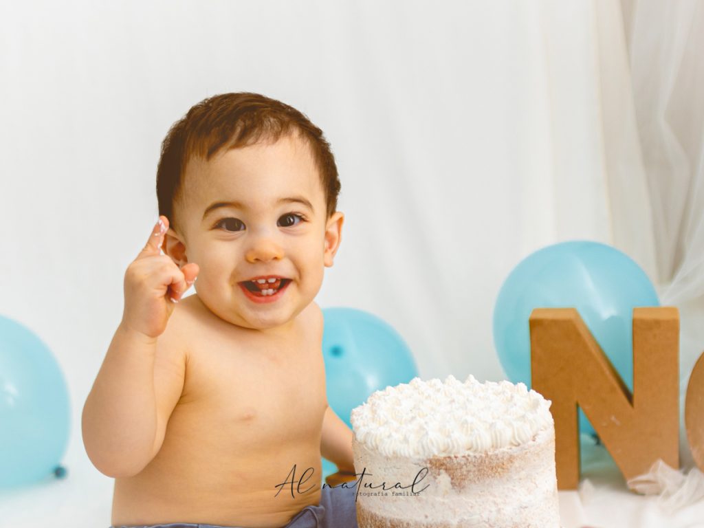 fotografias-de-cake-smash-al-natural-en-sevilla-bonitas