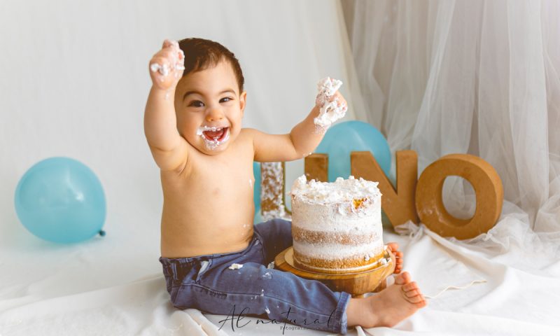 fotografias-de-cake-smash-al-natural-en-sevilla