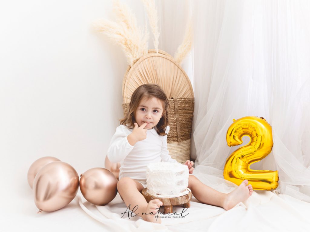 sesion-de-fotos-cake-smash-de-dos-anos-en-sevilla-bonitas